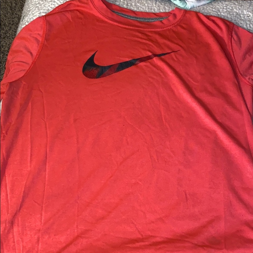 dry fit  Nike shirt